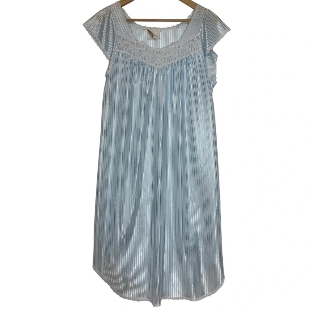 Vintage  Sears Traditions Women’s Light Blue Nightgown Size Small Lace feminine